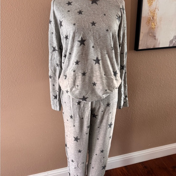 Soft Cozy Brushed Gray Star Print Lounge Set - Picture 7 of 10